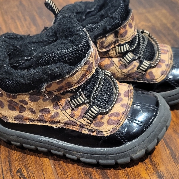 2/$20 🏷 Carters Leopard Print Boots Size 5 - Picture 3 of 3